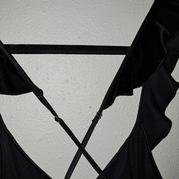 Victoria Secret Velvet V Neck Romper Ruffle Trim Black Relaxed Fit Size Medium - Picture 5 of 8